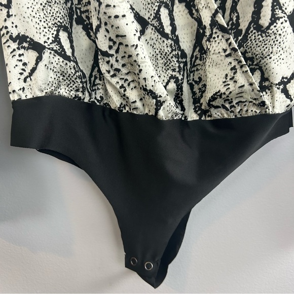NWT BB Dakota Animal Print Satin Long Sleeve Cross Front Bodysuit Size Small - Picture 13 of 14